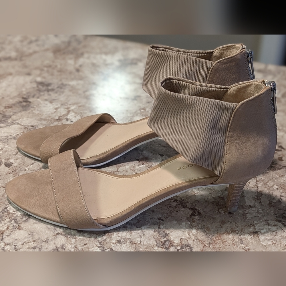 Elegant Pella Moda Tan Women's Sandal Kitten Heels